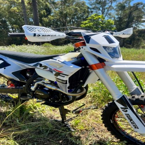 Kit Plástico Carenagem MXF/ KTM (MXF 250TS/ MXF 300TS/300RX/300RXS/KTM) Branco